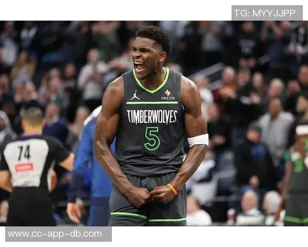 爱德华兹虽砍下30分5板却难救球队无力回天罚球表现出色8中7